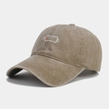 Dettaglio del cappellino kaki lavato vintage con ricamo dell'icona della batteria 1% - Regolabile / Cachi