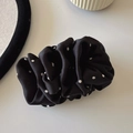 Elegante elastico scrunchie grande in raso nero a pois bianchi per capelli di classe - Fermaglio a Banana / Polka Dot Nero