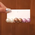 Set di 6 orecchini a lobo geometrici con perle in bianco, bronzo e lilla su carta - Set da 6 pezzi (Bianco-Caffè-Rosa) Stile perno in argento