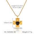 Gedetailleerde weergave van gouden hamerkruis hanger met zwart hart en specificaties - Zwart Hart Kruis (HC-N40483-BK)