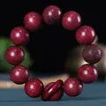 Gros plan sur un bracelet en bois de violette avec gravure de caractères traditionnels - 20mm*12 Perles / Bois de Violette (Richesse & Fortune)