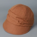 Detail view of the caramel pleated linen sun hat with textured cotton fabric - M (56-58cm) / Orange
