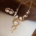 Vintage-Schmuckset aus Gold mit geometrischen ovalen Perlenelementen und Halskette - Gold-Weiß Spiral Stil