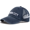 Dunkelblaue gewaschene Trucker Cap mit weißem New York City Stick und Mesh-Rückseite - Verstellbar / Marineblau