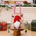 Bolsa de regalo de Navidad de yute con un gnomo de peluche y asa de rayas rojas y blancas - Bolso de Lino a Rayas Estilo Gnomo HO