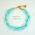 Detail of light blue U-link bracelet in stainless steel with a small heart charm - Grass Green
