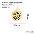 Vue détaillée d'un pendentif totem soleil plaqué or avec zircon et taille 22mm x 24mm - Style Totem Soleil