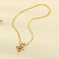 Dettaglio collana a catena serpente dorata con rosa smaltata rossa e ciondolo cuore - Stile Cuore Rosa Rossa (KN293081-SXSJ)