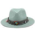 Dettaglio del cappello di paglia verde menta con perline colorate e nappe boho - M(56-58cm) / Verde Menta