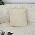 Minimalistische beige vierkante kussenhoes in linnen textuur op witte bank - Zonder Kussen / Beige