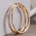 Elegante gouden oorringen voor dames met fonkelende strass-steentjes en veilige sluiting - Goud