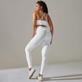 Vue arrière du soutien-gorge de sport blanc à bretelles croisées et legging de yoga - S / Entrecroisé Soutien-Gorge + Leggings Ensemble / Entrecroisé-Blanc Cassé