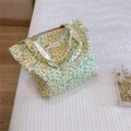 Detail van katoenen tas met gele bloemenprint en stevige ritssluiting bovenop - Lichtgeel Bloemen