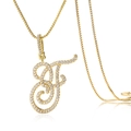 Détail du collier avec pendentif lettre F dorée orné de zircons brillants de style hip-hop - Lettre F