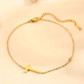 Bracelet croix en acier inoxydable doré avec zircone cubique sur fond de cuir crème élégant - Bracelet de Cheville Couleur Or