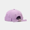 Vista detallada de la correa ajustable y la hebilla de un gorro docker vintage lila - Liso-Púrpura