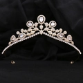 Eleganter Gold-Brautkrone mit birnenförmigen weißen Kristallen und royalen Mustern - KC Gold Weißer Zirkon / Gold