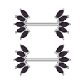 Dettaglio del piercing capezzolo con gemme marquise nere e barre in metallo argento - Stile Zircone a Ventaglio Nero (2745 Nero) / Color Acciaio