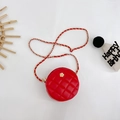 Mini sac bandoulière rond matelassé rouge avec fleur dorée et chaîne entrelacée - Rouge