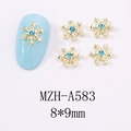 Détail des breloques à ongles flocon de neige dorées avec strass bleus pour la manucure - Style Flocon de Neige (A583)