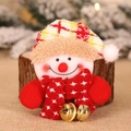 Pendentif bonhomme de neige en peluche avec chapeau à carreaux, écharpe et cloches dorées - Broche Bonhomme de Neige LED avec Clochette