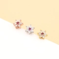 Vista detallada de pendientes de flores en oro rosa, plata y oro con gemas rosas - 1# Flor / Plateado