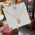 Halskette aus Titanstahl mit goldenem Hasen-Anhänger und funkelnden Kristallakzenten - Hasenstil (X456) / Gold