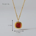 Collana in acciaio al titanio con pendente quadrato rosso e catena dorata a perline - Rosso
