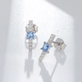 Orecchini a lobo in argento sterling S925 con zircone azzurro e pietre laterali fine - Argento 925 / Argento
