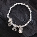 Bracelet à perles élégant avec breloques lapin et Fu sur fond sombre - Style Argent (SL0308)
