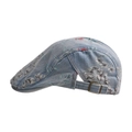 Detailopname van vintage denim pet met bloemenprint en metalen zijsluiting - Eén Maat (56-60cm) / Lichtblauw Bloemen Platte Pet