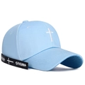 Gorra de béisbol azul claro estilo urbano con bordado de cruz y cinta negra larga - Azul