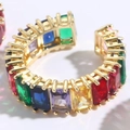 Anello placcato oro 14K con zirconi rettangolari multicolori in incastonatura a griffe - Zircone Arcobaleno Rettangolare