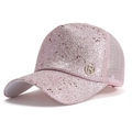 Casquette de baseball à paillettes roses avec dos en filet et logo R, vue à 45 degrés - Taille unique / Rose
