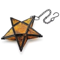 Detalle de farol de hierro en forma de estrella con cristal ámbar y cadena - Naranja