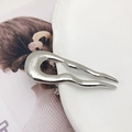 Forcina per capelli minimalista in metallo argentato a forma di U con finitura lucida - Argento