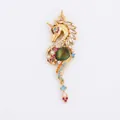 Pendentif licorne doré serti de zircons roses et bleus et d'une pierre verte - K580381-Green Gold Seahorse