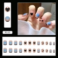 Korte vierkante plaknagels met blauw marmer, zwarte french tips en hartjespatroon - Zwart Hart Stijl (R535)
