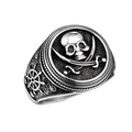 Vintage Piratenring aus Edelstahl mit Totenkopf, gekreuzten Schwertern und Steuerrad-Motiv - US 8 / Piraten-Totenkopf-Stil