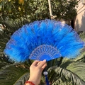 Éventail vintage en plumes bleues avec monture ciselée en plastique et pompon décoratif - Éventail en Plumes Bleu Roi Exquis et Dentelle
