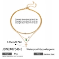 Collier multicouche en acier inoxydable avec émeraude verte et pendentif croix - Style Croix Triple Couche et Pierre Verte Rectangulaire (JDN2407046-5) / Or