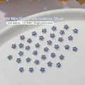 3,5x3mm mini 3D koningsblauwe nagelbloem met fonkelend strass-steentje in het midden - Blauw (1 stuk)