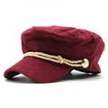 Detalle de gorra octogonal de pana granate con cordón dorado y botones de metal - M (56-58cm) / Burdeos