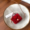 Pendentif mini sac amovible en fausse fourrure léopard rouge avec fermoir doré - Collier-Rouge