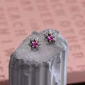 Orecchini a perno a esagono vintage con zircone rosa e finitura metallica punk ossidata - Zirconia Rosso Rosa