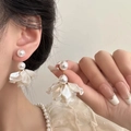 Détail de boucles d'oreilles fleur de style français avec pétales blancs et perles - 3# Tige en Argent-Blanc-Plaqué Or