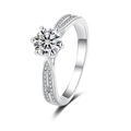 Anillo clásico de plata de ley S925 con moissanita de seis garras y diamantes - Abierto Ajustable / Moissanita Color D de 1 Quilate