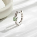 Zilveren oorring met muntgroene ster-zirkonia en kleine zijstenen in detail - Muntgroene Ster (Enkel Stuk) (A593-6)