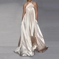 Robe longue élégante en satin champagne avec licou, silhouette fluide et éclat soyeux - Ivoire