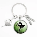 Ballett Schlüsselanhänger mit Tänzerin Silhouette und Miniatur Ballettschuhen in Silber - Stil 1